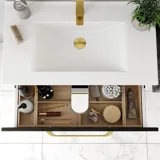 Badrumsinspiration med elegant handfat och tvättställsskåp med praktisk och snygg lådinredning i form av vackra trälådor som ger optimal användning av utrymme.