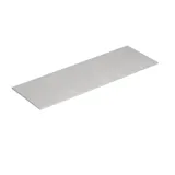 Minimalistisk och stilren badrumsinspiration med tvättställsskåp, underskåp och högskåp i gyllene ek, stor rund spegel med ljusreglering, färgad toalett och fristående handfat