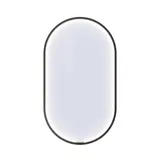 Modern och stilren badrumsinspiration med oval spegel med svart ram och ljusreglering, färgad toalett, tvättställsskåp, underskåp och skåp i rödbrun ek, Silestone handfat och matchande golv