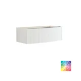 Inspirerande badrum med specialtillverkade lila skåp med eleganta ribbor, stilren bänkskiva och fristående handfat, stor spegel med mässingskant, kakel och väggar i lila nyanser ger en romantisk och feminin känsla