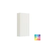 Stor vintage badrum med terrakottafärgat tvättställsskåp, bordstående handfat, ovalt spegel med mässingskant, ljusrosa och grå plattor ger ett romantiskt, feminint utseende