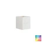 Badrum med snett tak inspiration, beige badrumsmöbler med räfflor, elegant bänkskiva och fyrkantigt bordsmonterat handfat, vacker fyrkantig spegel med stilfulla hyllor, blå väggar, stora fönster och svart fiskbensgolv ger ett ljust och urbant utseende.