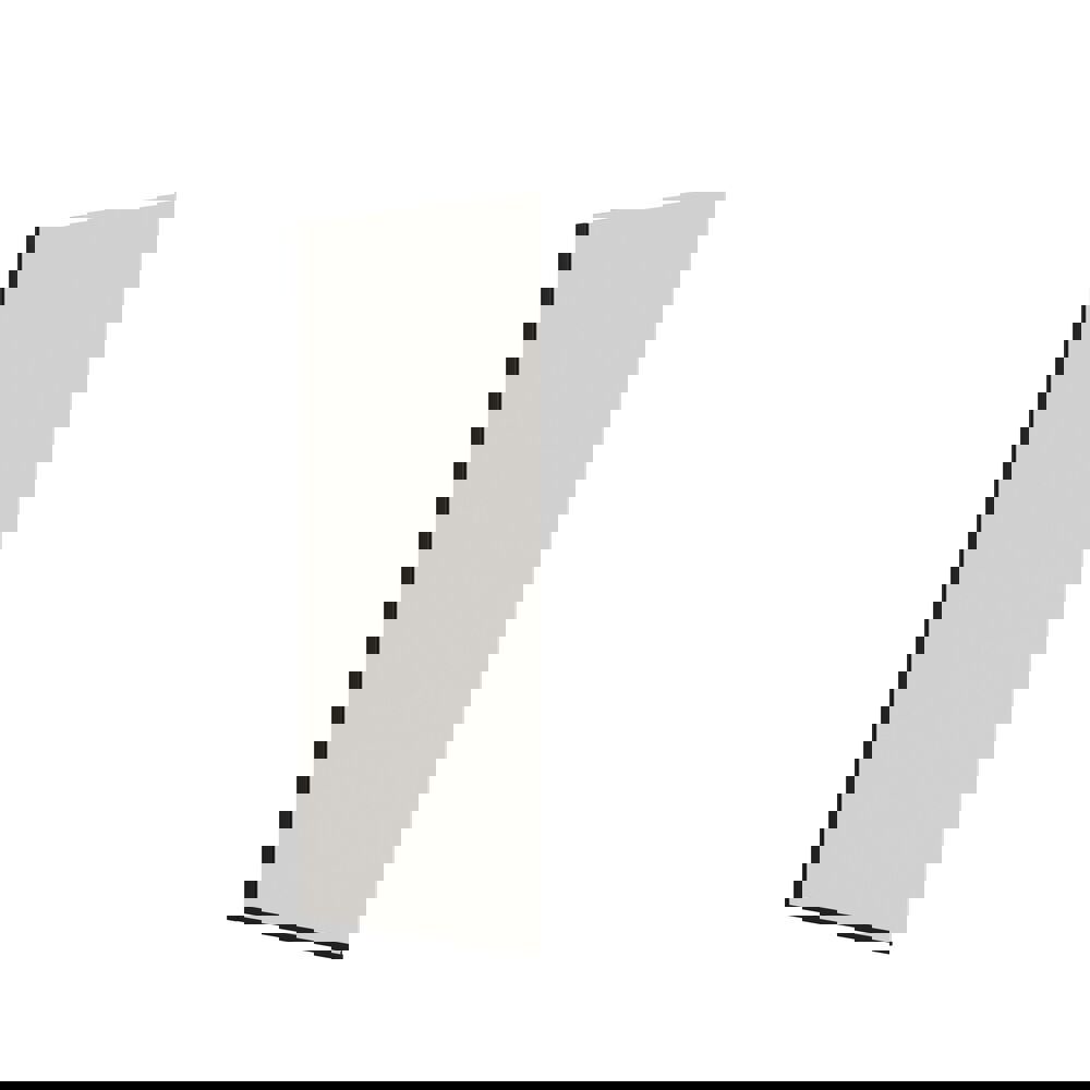 Stort badrumsinspiration i modern och minimalistisk stil med vita badrumsmöbler och elegant svart bänkskiva med fyrkantiga fristående handfat, estetiska och praktiska inbyggda spegelskåp med ljusram samt walk-in dusch