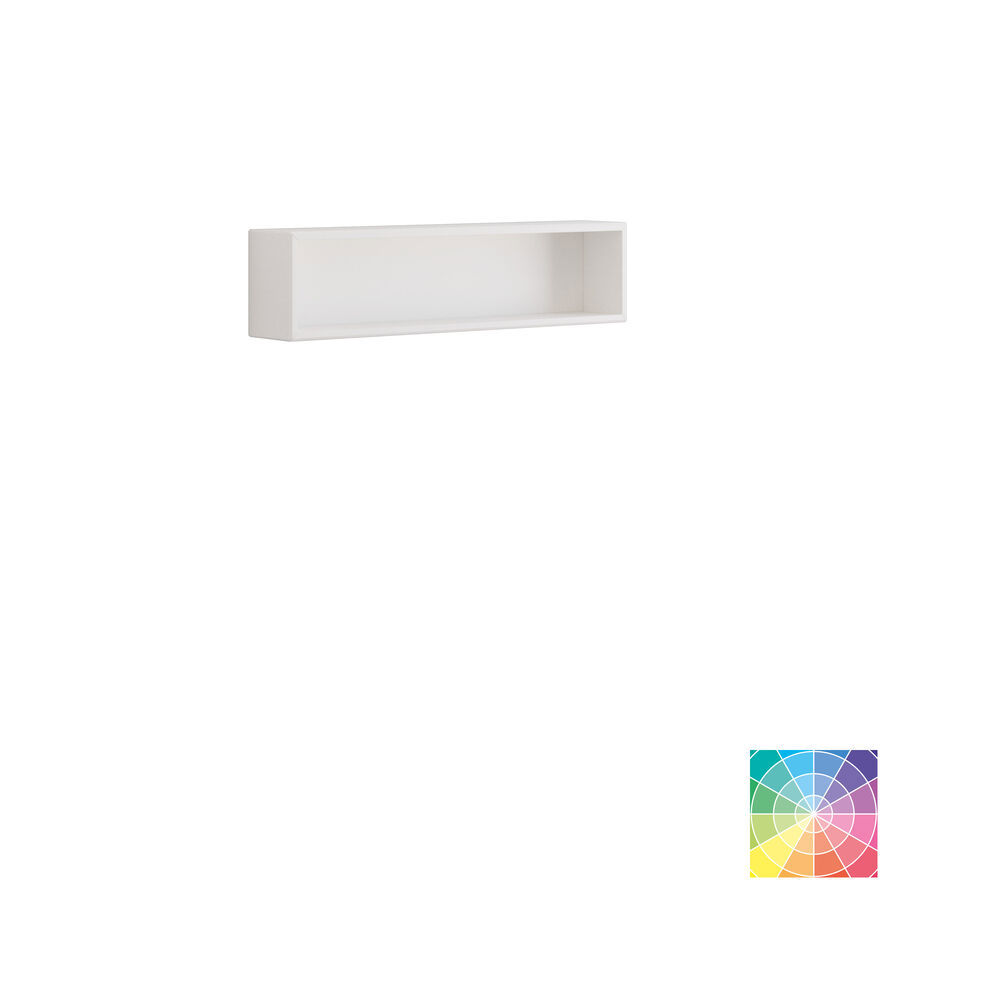 Litet, stilrent badrum med mörkblå väggar, mjuka gula badrumsmöbler med ribbor, och elegant rund spegel med lampa.