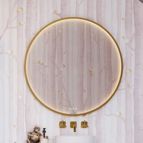 Inspirerande badrum med specialtillverkade lila skåp med eleganta ribbor, stilren bänkskiva och fristående handfat, stor spegel med mässingskant, kakel och väggar i lila nyanser ger en romantisk och feminin känsla