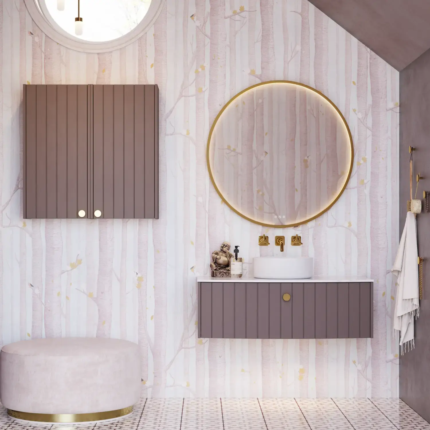 Inspirerande badrum med specialtillverkade lila skåp med eleganta ribbor, stilren bänkskiva och fristående handfat, stor spegel med mässingskant, kakel och väggar i lila nyanser ger en romantisk och feminin känsla