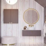 Inspirerande badrum med specialtillverkade lila skåp med eleganta ribbor, stilren bänkskiva och fristående handfat, stor spegel med mässingskant, kakel och väggar i lila nyanser ger en romantisk och feminin känsla