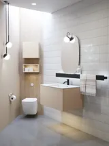 Stilfull badrumsinspiration med beige tvättställsskåp med innerskiva, överskåp, öppen hylla, ovalt spegel med belysning, matchande pendellampor, hylla under spegeln och vägghängd toalett. Väggar med ljusa, avlånga kakelplattor