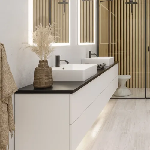 Stort badrumsinspiration i modern och minimalistisk stil med vita badrumsmöbler och elegant svart bänkskiva med fyrkantiga fristående handfat, estetiska och praktiska inbyggda spegelskåp med ljusram samt walk-in dusch