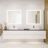 Stort badrumsinspiration i modern och minimalistisk stil med vita badrumsmöbler och elegant svart bänkskiva med fyrkantiga fristående handfat, estetiska och praktiska inbyggda spegelskåp med ljusram samt walk-in dusch