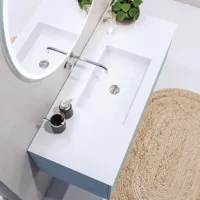 Stort och läckert badrum med badrumsmöbler i ljusa, blåa färger i nordisk stil