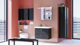 Stor badrumsinspiration med badrumsmöbler i Black Structure med eleganta tvättställ och vackra spegelskåp med integrerad belysning, terrazzogolv och röda väggar och kakel för ett modernt utseende