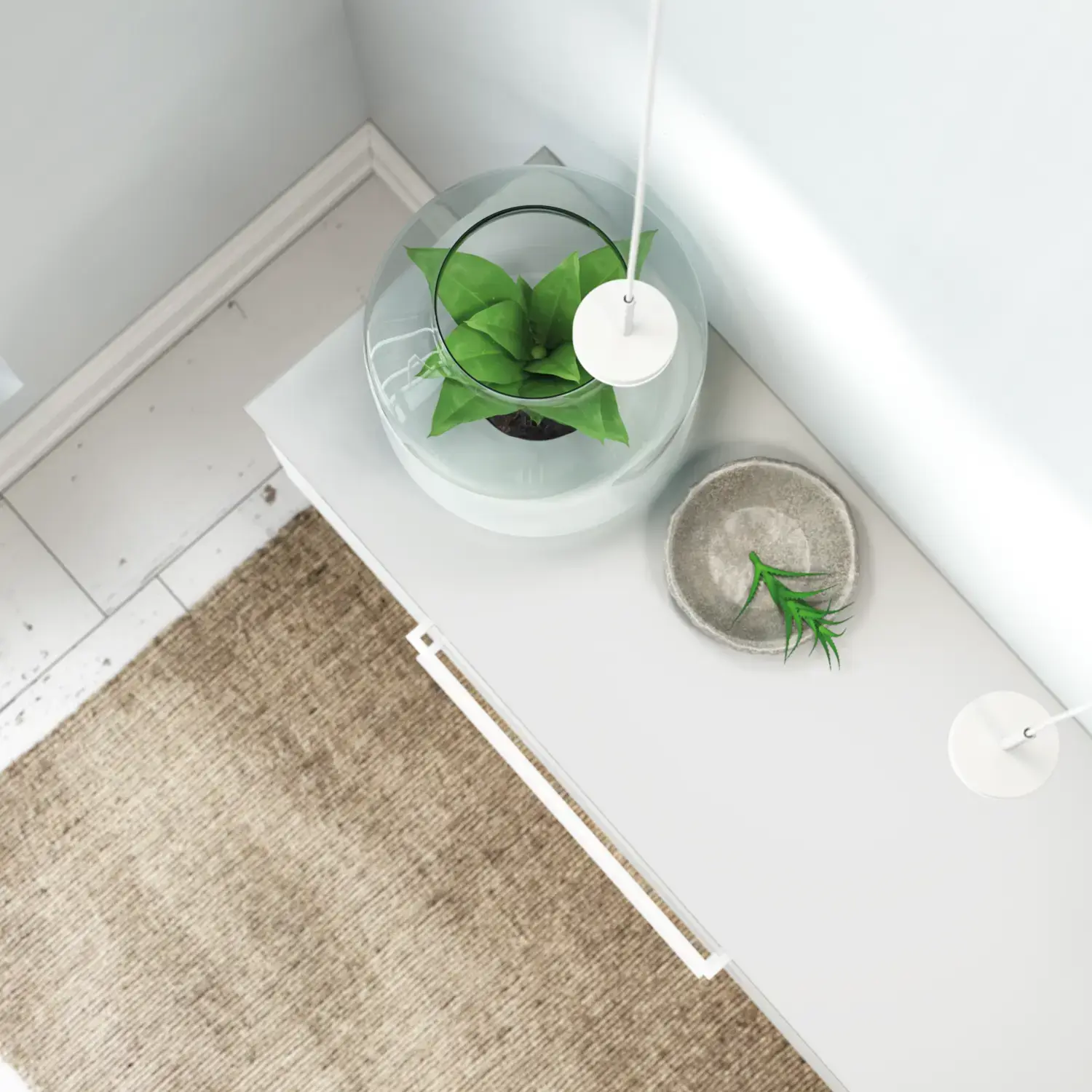 Stort och romantiskt badrum med rund spegel med guldkant