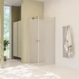 Stor badrumsinspiration med gröna badrumsmöbler, fyrkantig spegel, och duschvägg med slagdörrar med klarglas och profiler i satin, samt en elegant elektrisk handdukstork.