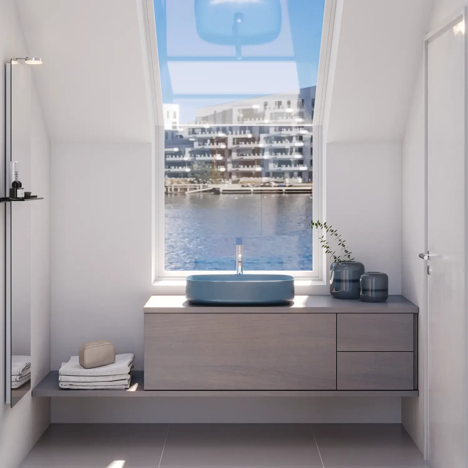 Liten badrumsinspiration med bänkskiva på mått, elegant blå fristående handfat och fyrkantig figurspegel som skapar ett ljust och modernt rum.