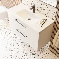 Stor badrumsinspiration med badrumsmöbler i mattvitt med elegant handfat och fyrkantig spegel med svart kant och lampa, terrazzo vägg och golv och växter på väggen för en modern och sofistikerad look.