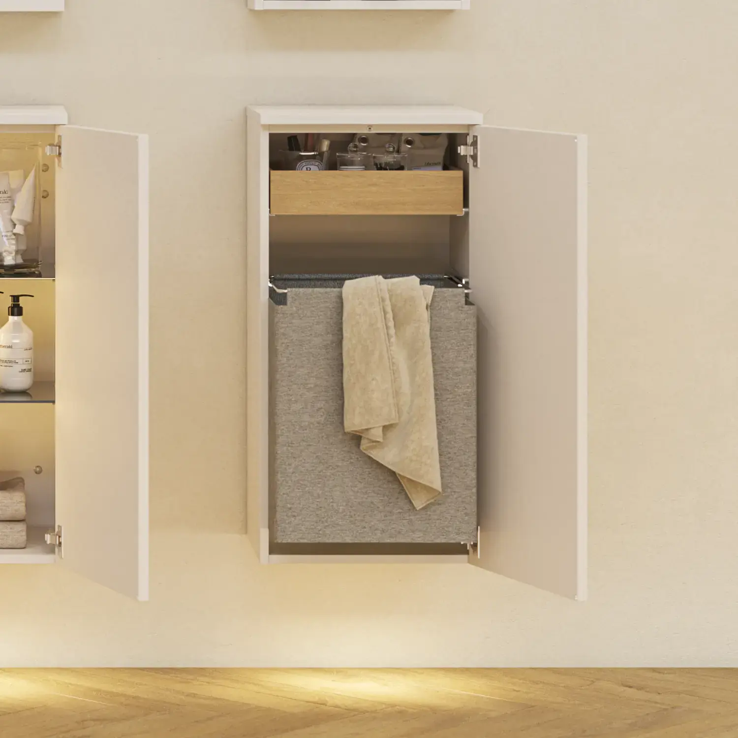 Badrumsinspiration med överskåp och underskåp med praktisk och snygg inredning, som gör förvaringen optimal och estetisk