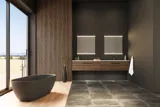 Stor badrumsinspiration med tvättställsskåp och trälameller i brun ek, fristående badkar, och fyrkantiga speglar med ljus, elegant dubbeltvättställ ger ett modernt och symmetriskt utseende